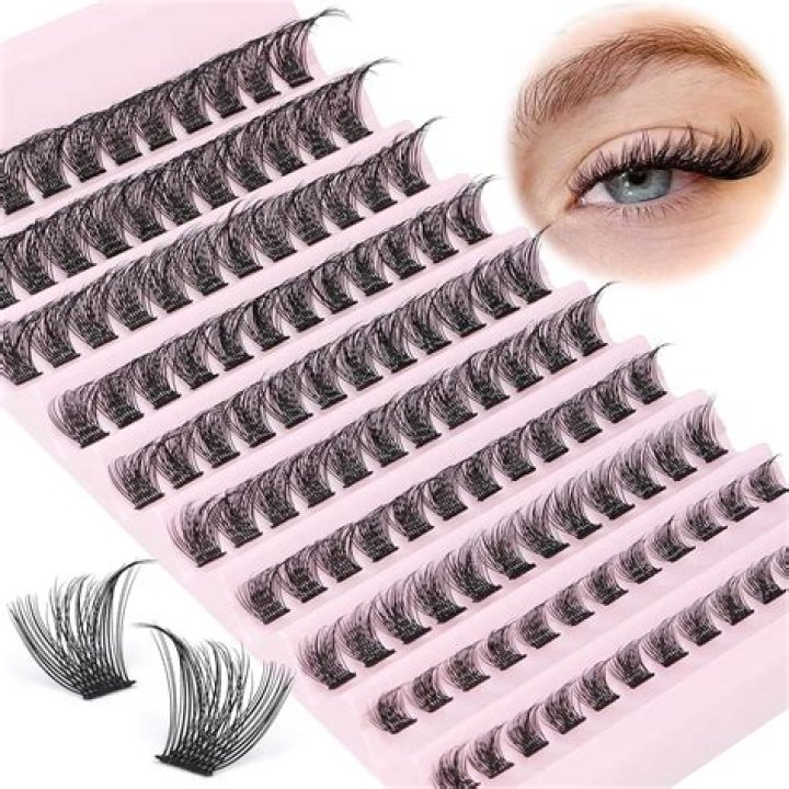 Are fake eyelashes allowed in the Army?