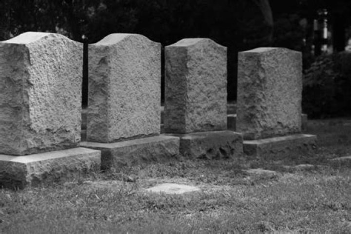 Are headstones at the head or feet?