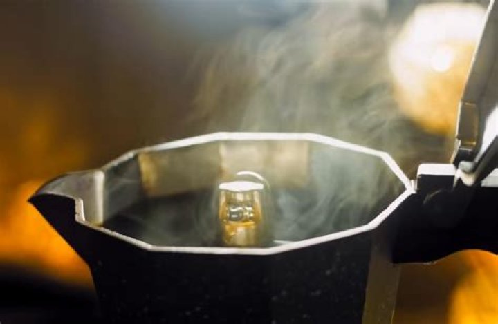 At what temperature does aluminum Leach?