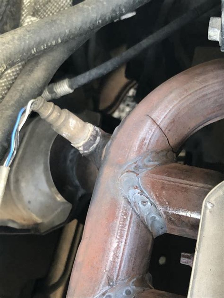 Can a cracked exhaust manifold be repaired?