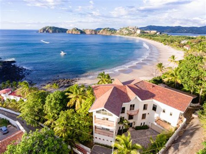 Can a non resident own property in Costa Rica?