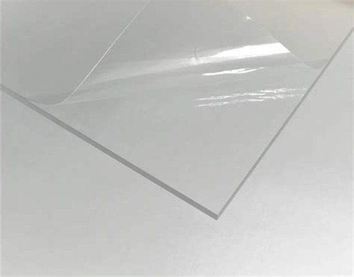 Can acrylic plastic burn?