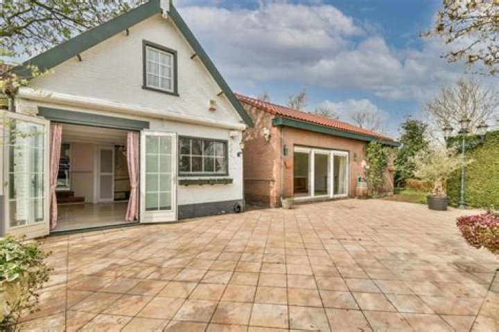 Can I let someone live in my house rent free UK?