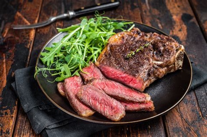 Can you eat steak fully Raw?