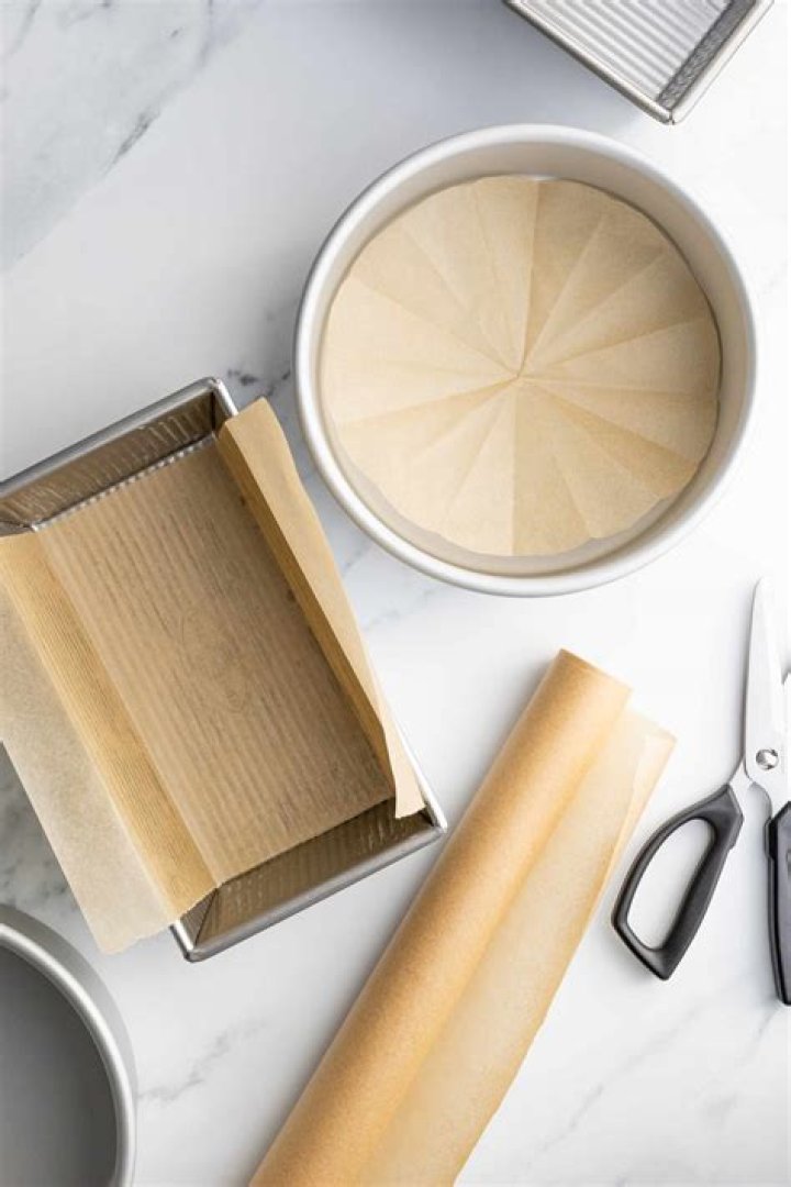 Can you line a cake pan with wax paper?
