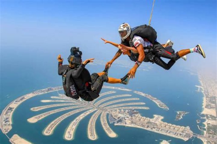 Can you make money skydiving?