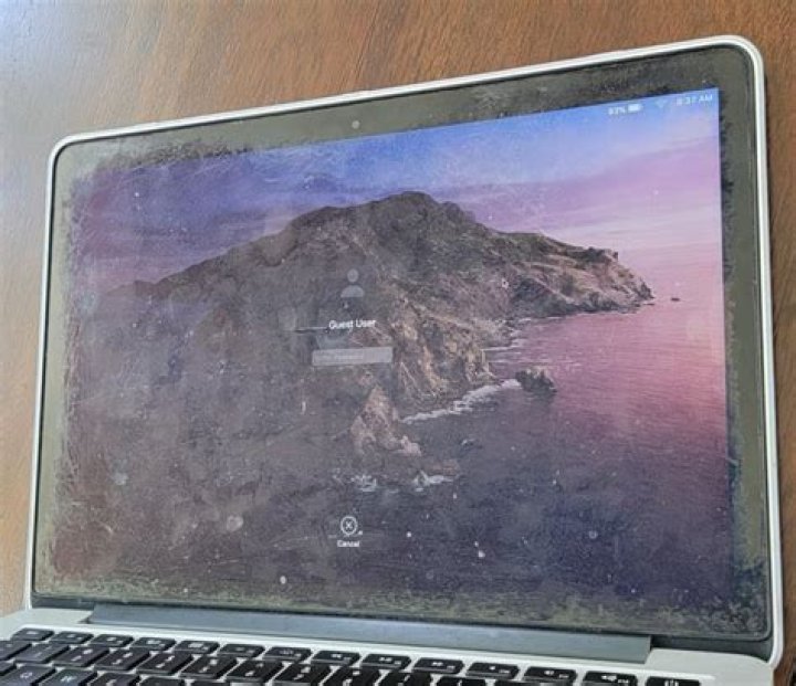 Can you use alcohol wipes on TV screens?