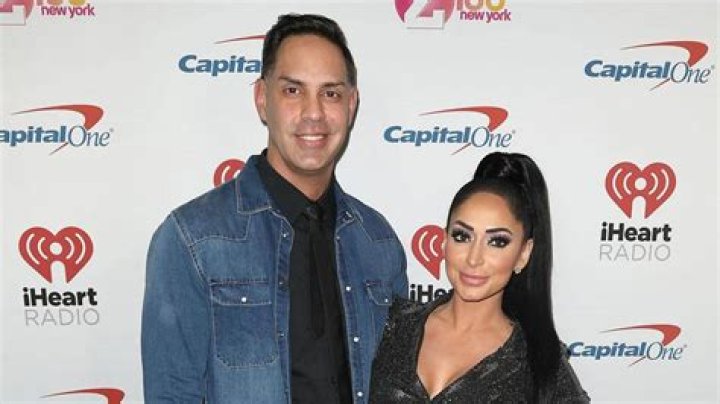 Did Angelina and Chris get divorced?