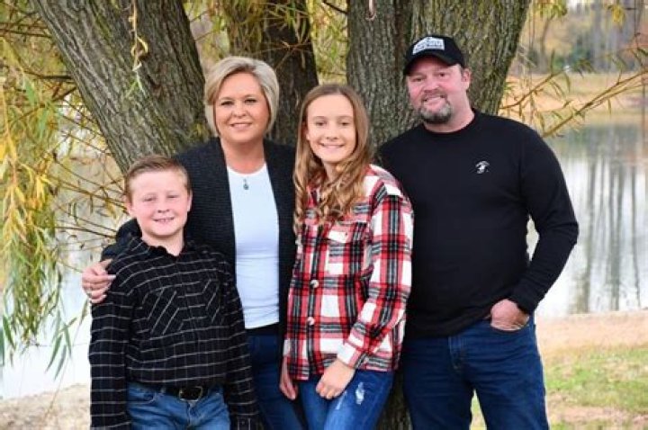 Do Dawn and Mary Anne's parents get married?