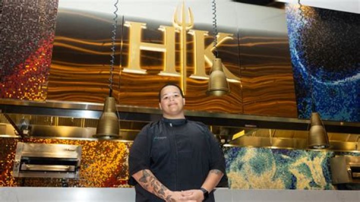 Do diners pay at Hell's Kitchen?