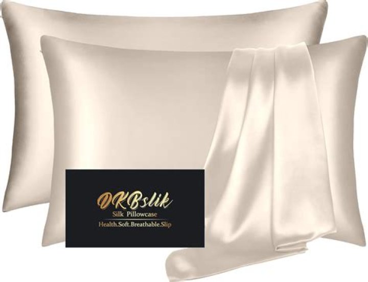 Do silk pillowcases help hair?