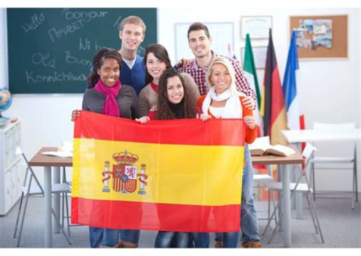 Do Spanish schools have siestas?