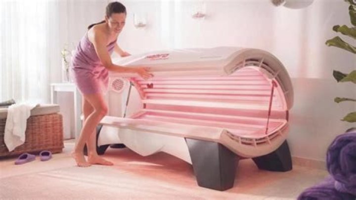 Do tanning beds affect dyed hair?