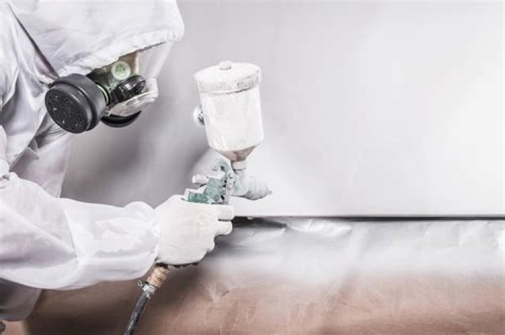 Do you need to prime plastic before painting?