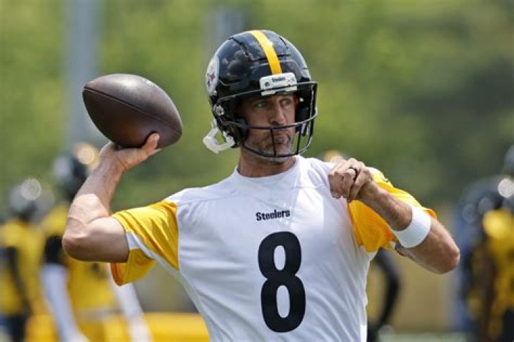 Does Aaron Rodgers own any restaurants?