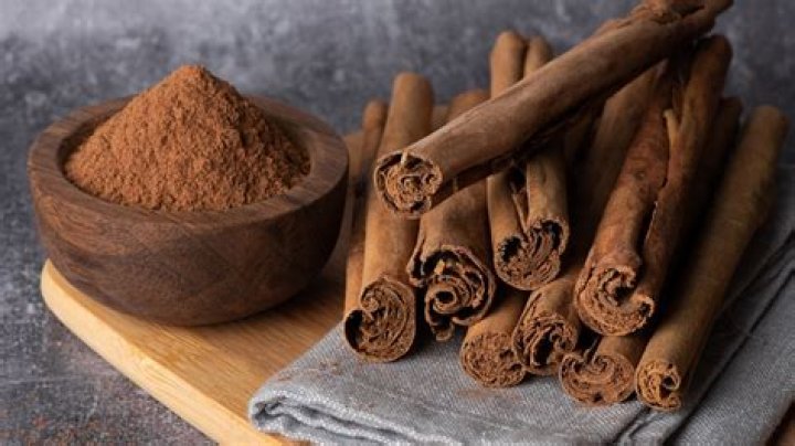 Does cinnamon get rid of roaches?