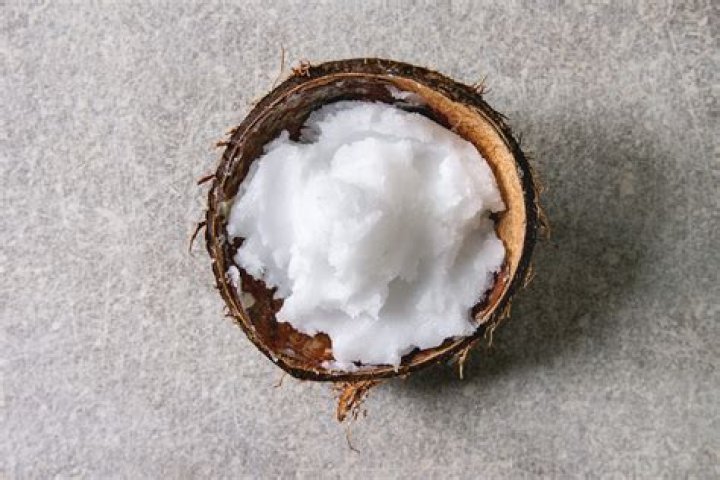 Does coconut oil tighten skin?