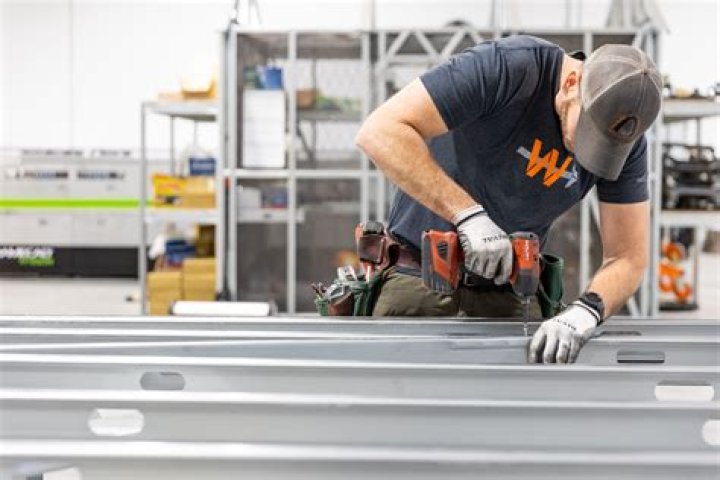 Does cold expand or contract?