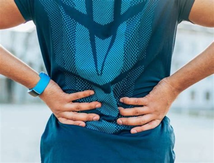 Does diverticulitis cause back pain?