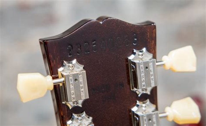 Does Gibson still use rosewood?