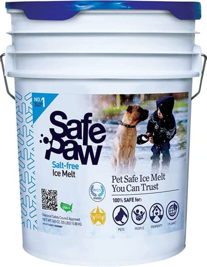 Does kitty litter melt ice?