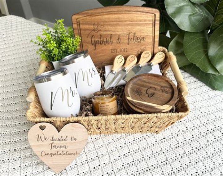 Does mother of groom give bridal shower gift?