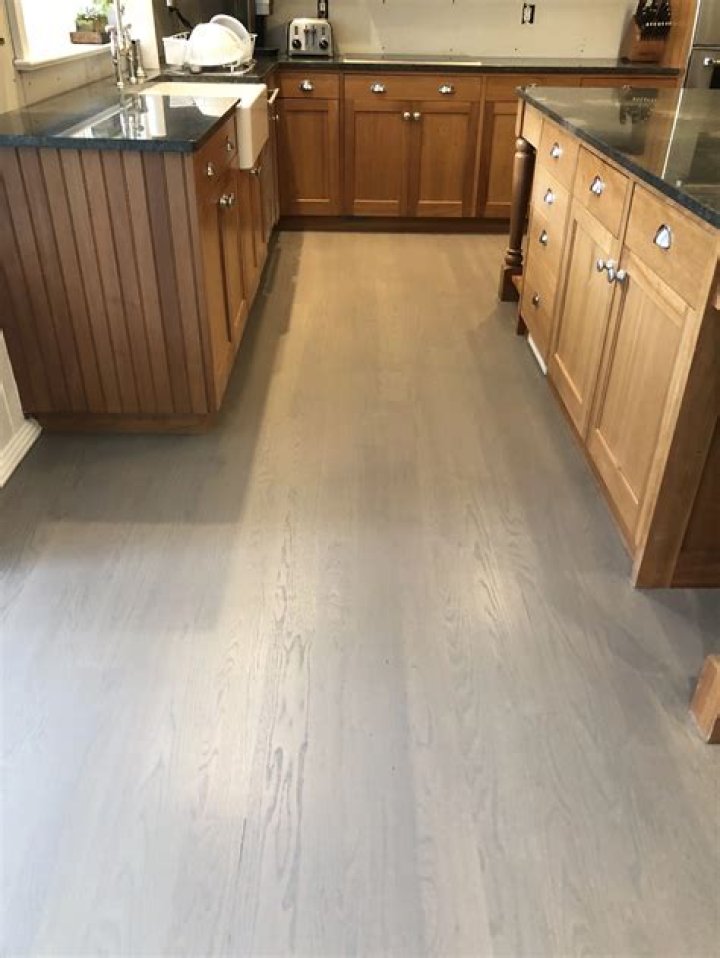 Does oak go with GREY?
