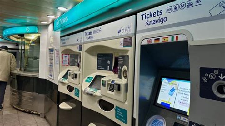 Does Paris Metro take contactless?