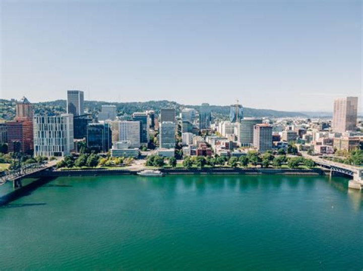 Does Portland or Seattle have more sun?