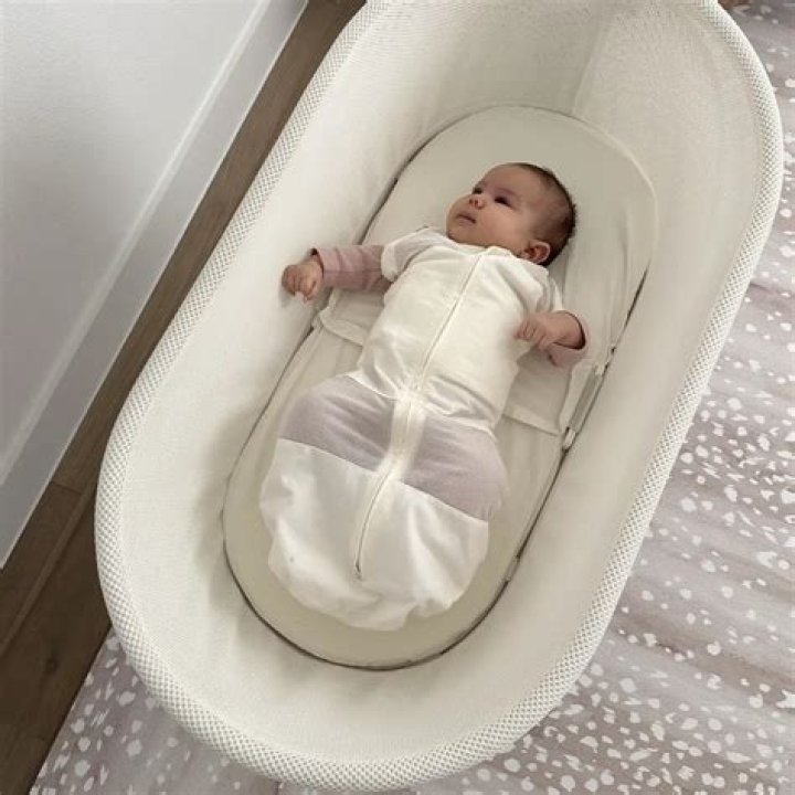 Does the SNOO vibrate?