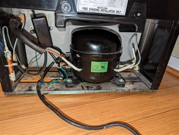 How can I keep my fridge cold without power?