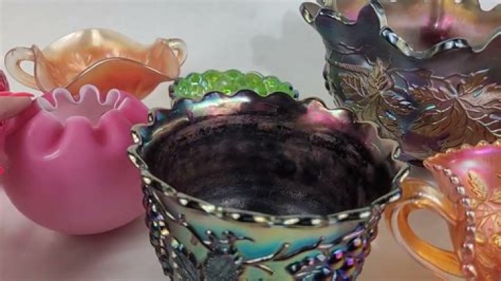 How can you tell how old a carnival glass is?