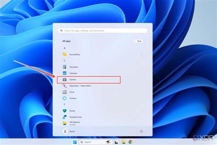 How do I change webcam settings in Windows 11?