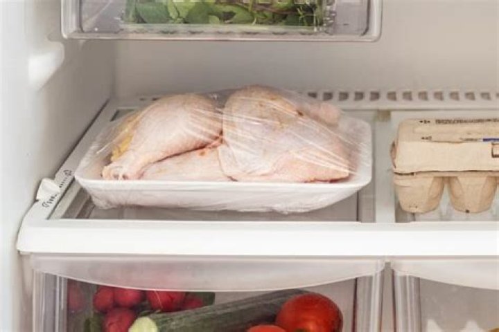 How do you keep chicken fresh in the refrigerator?