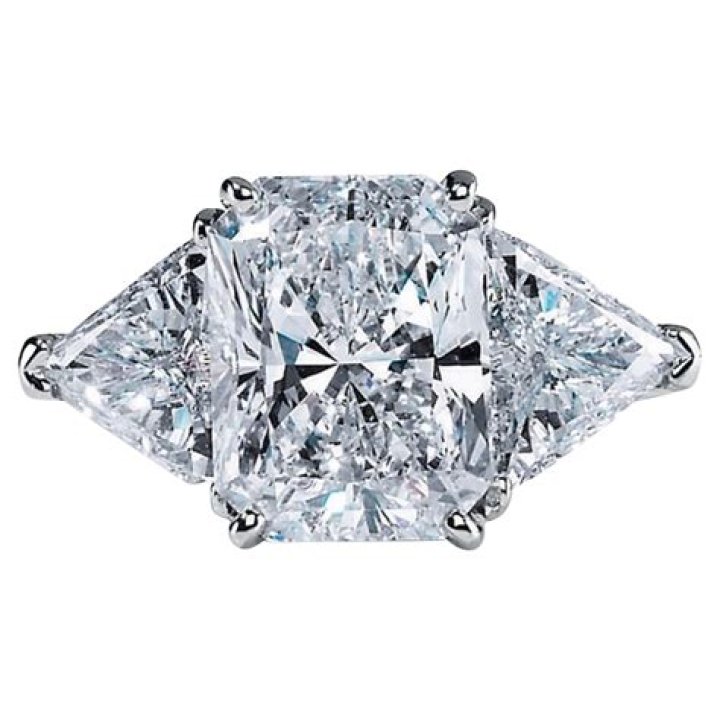 How do you measure a trillion cut diamond?