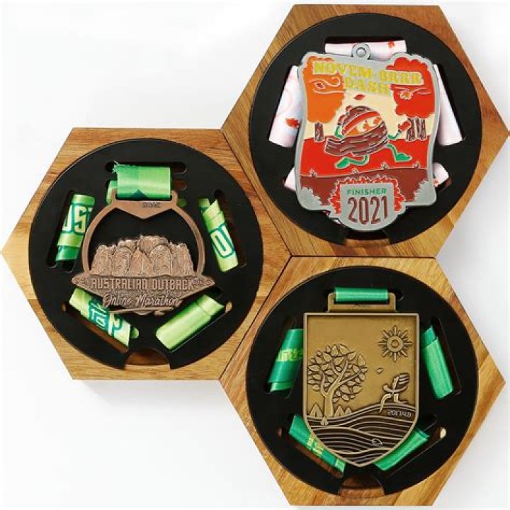 How do you put a medal in a honeycomb holder?
