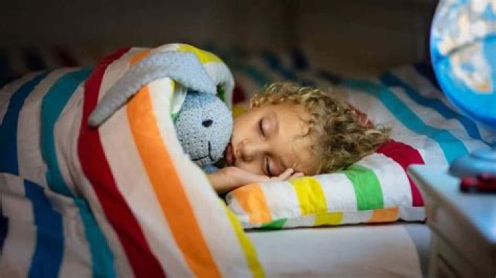 How do you settle an autistic child to sleep?