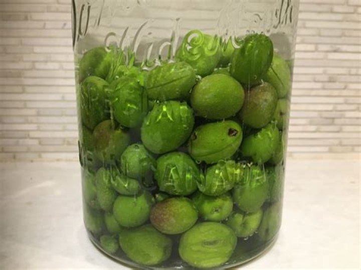 How long do you soak olives in water?