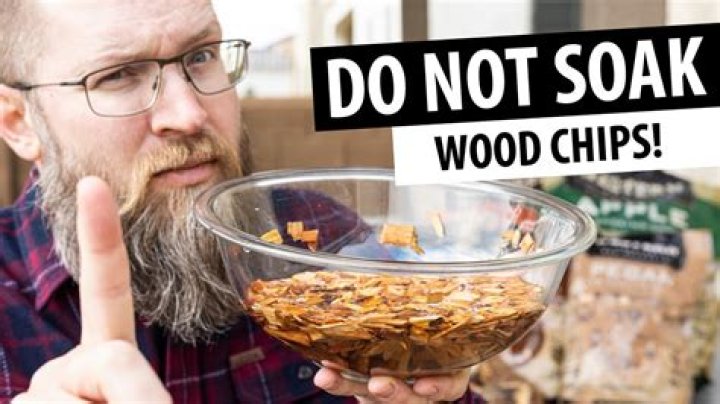 How long do you soak wood chips?