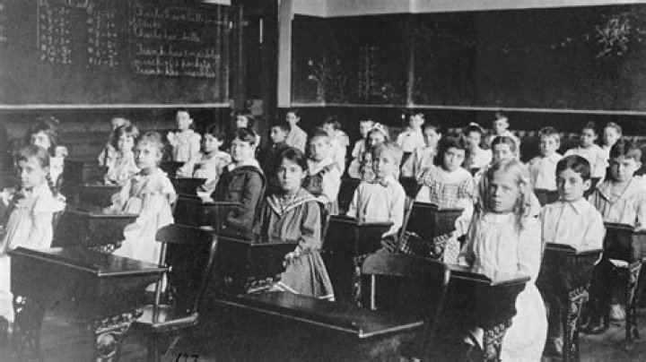 How long is the school day in South Korea?