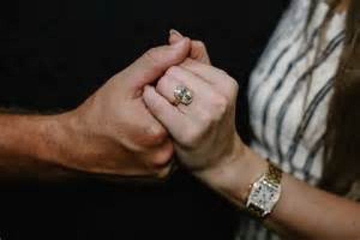 How many carats is Beyonce's wedding ring?