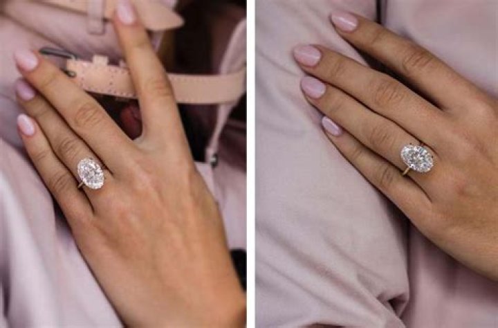 How many carats is Hailey Bieber's engagement ring?