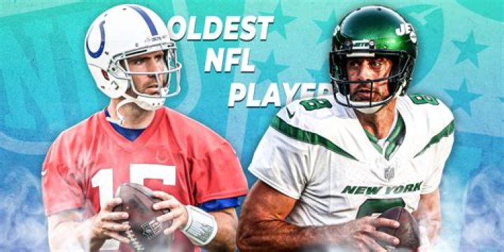 How many retired NFL players are alive?