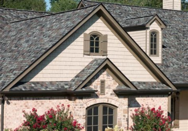 How much does it cost to replace a roof on a 2000 square foot house in Florida?
