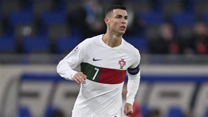 How much does Nike pay Ronaldo?