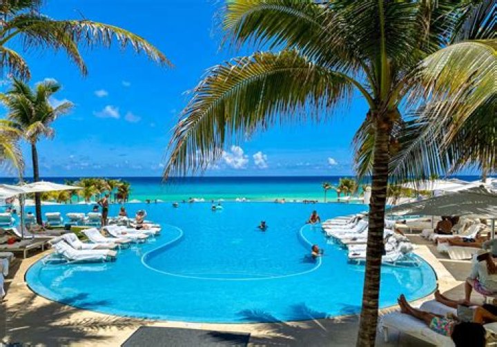 How much should I tip my maid at an all inclusive resort?