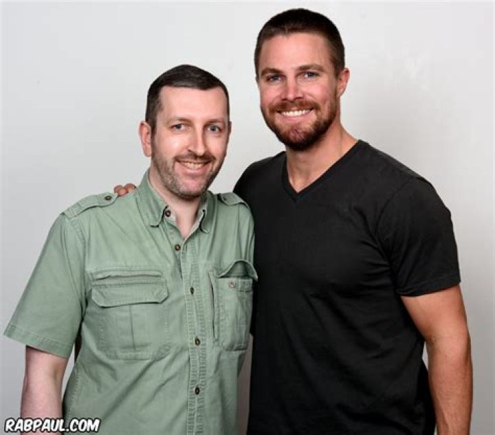 How tall is Stephen Amell?