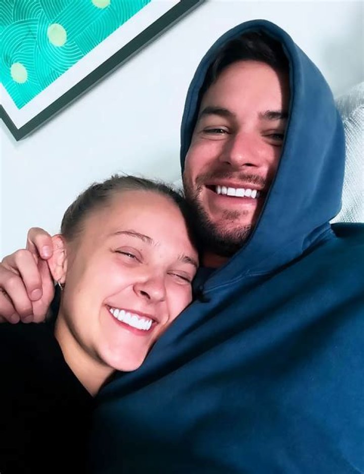 Is Chris and Zoe still together?