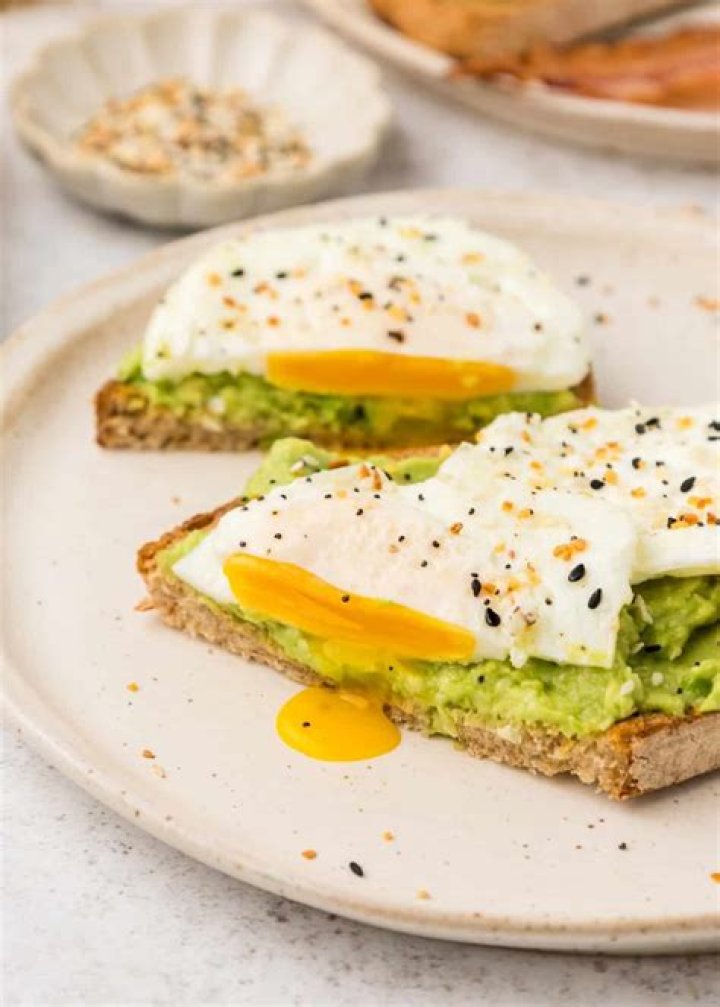 Is egg and avocado on toast healthy?