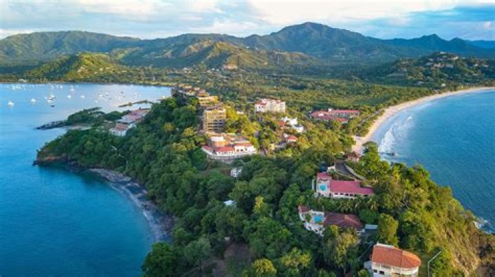 Is it hard to move to Costa Rica?
